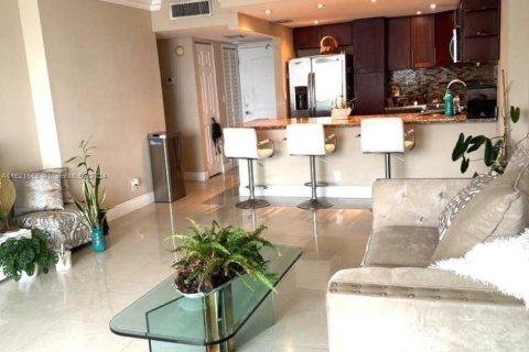 Condo in Sunny Isles Beach, Florida, 1 bedroom  № 1694966 - photo 13