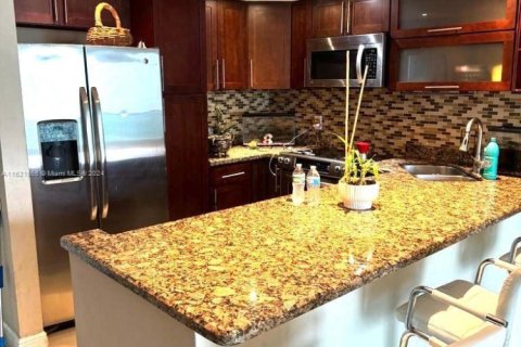 Condo in Sunny Isles Beach, Florida, 1 bedroom  № 1694966 - photo 11