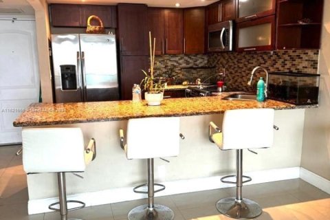 Condo in Sunny Isles Beach, Florida, 1 bedroom  № 1694966 - photo 10