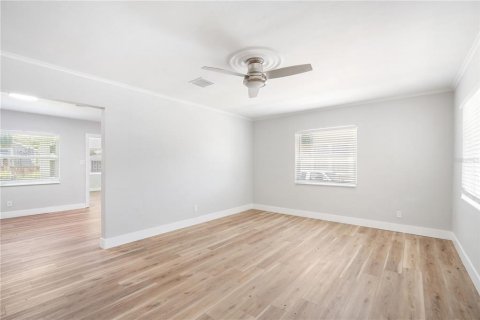 House in Tampa, Florida 2 bedrooms, 110.18 sq.m. № 1854599 - photo 5