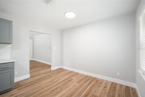 House in Tampa, Florida 2 bedrooms, 110.18 sq.m. № 1854599 - photo 12