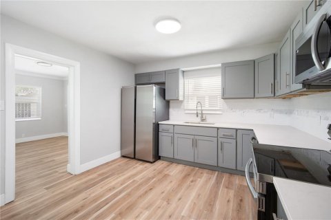 House in Tampa, Florida 2 bedrooms, 110.18 sq.m. № 1854599 - photo 14