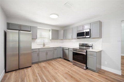 House in Tampa, Florida 2 bedrooms, 110.18 sq.m. № 1854599 - photo 13