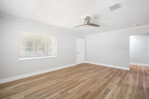 House in Tampa, Florida 2 bedrooms, 110.18 sq.m. № 1854599 - photo 7