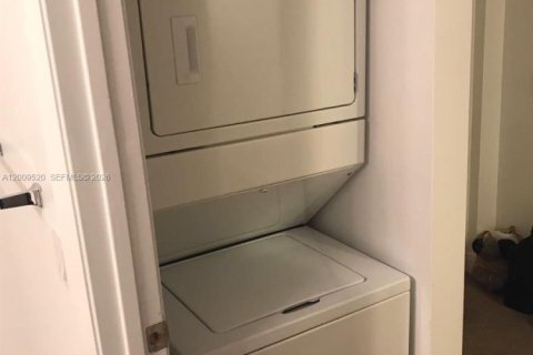 Снять в аренду кондоминиум в Санрайз, Флорида 2 спальни, 88.63м2, № 2072500 - фото 14