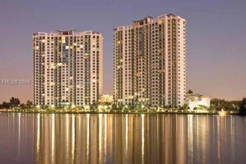 Снять в аренду кондоминиум в Санрайз, Флорида 2 спальни, 88.63м2, № 2072500 - фото 2