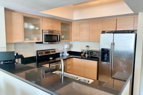 Condo in Hollywood, Florida, 2 bedrooms  № 1846038 - photo 19