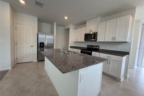 Casa en alquiler en Haines City, Florida, 4 dormitorios, 149.29 m2 № 1761312 - foto 5