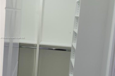 Townhouse in Florida City, Florida 3 bedrooms, 140.84 sq.m. № 2012817 - photo 6