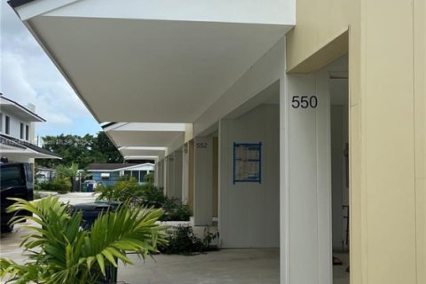 Townhouse in Florida City, Florida 3 bedrooms, 140.84 sq.m. № 2012817 - photo 9