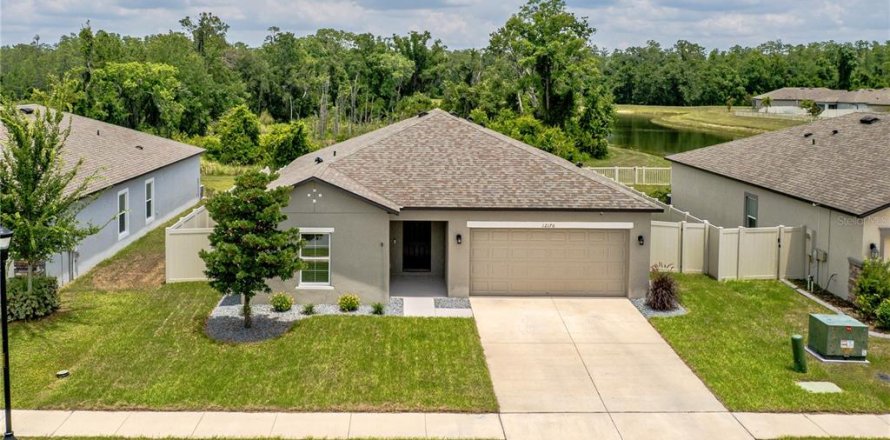 House in Spring Hill, Florida 3 bedrooms, 140.1 sq.m. № 1761071