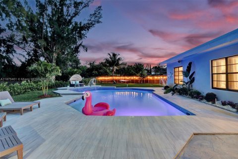 House in Plantation, Florida 7 bedrooms, 314.29 sq.m. № 1980289 - photo 24