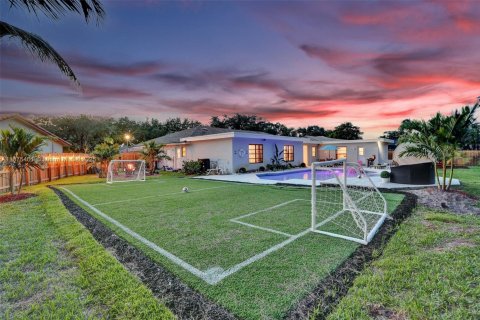 House in Plantation, Florida 7 bedrooms, 314.29 sq.m. № 1980289 - photo 19