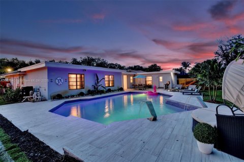 House in Plantation, Florida 7 bedrooms, 314.29 sq.m. № 1980289 - photo 21