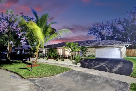 House in Plantation, Florida 7 bedrooms, 314.29 sq.m. № 1980289 - photo 11
