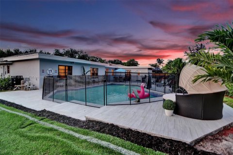 House in Plantation, Florida 7 bedrooms, 314.29 sq.m. № 1980289 - photo 15