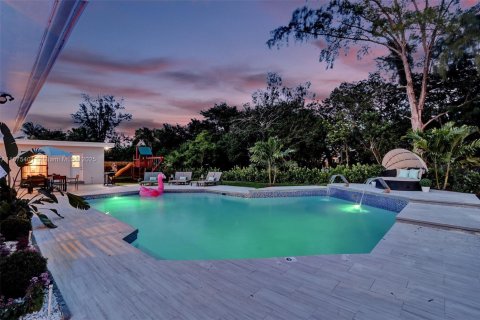 House in Plantation, Florida 7 bedrooms, 314.29 sq.m. № 1980289 - photo 22