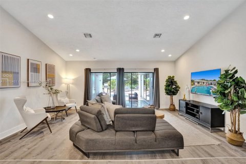 House in Plantation, Florida 7 bedrooms, 314.29 sq.m. № 1980289 - photo 8