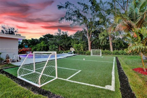 House in Plantation, Florida 7 bedrooms, 314.29 sq.m. № 1980289 - photo 18