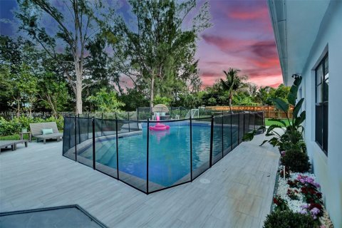 House in Plantation, Florida 7 bedrooms, 314.29 sq.m. № 1980289 - photo 16