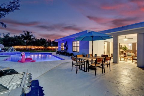 House in Plantation, Florida 7 bedrooms, 314.29 sq.m. № 1980289 - photo 26