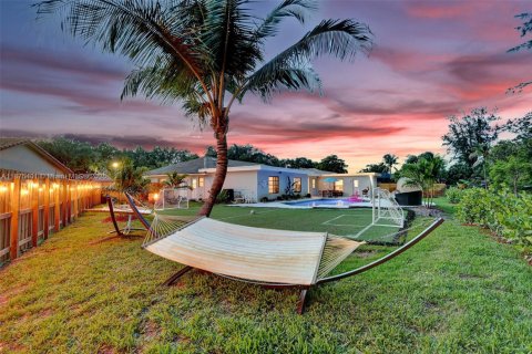 House in Plantation, Florida 7 bedrooms, 314.29 sq.m. № 1980289 - photo 20