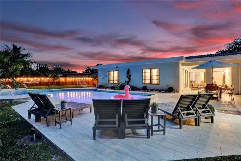 House in Plantation, Florida 7 bedrooms, 314.29 sq.m. № 1980289 - photo 10