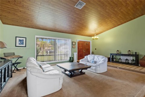 House in Lauderhill, Florida 3 bedrooms, 215.81 sq.m. № 1807103 - photo 4