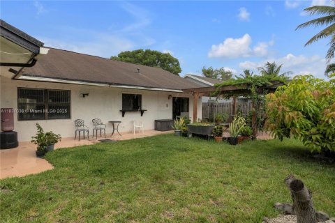 House in Lauderhill, Florida 3 bedrooms, 215.81 sq.m. № 1807103 - photo 30