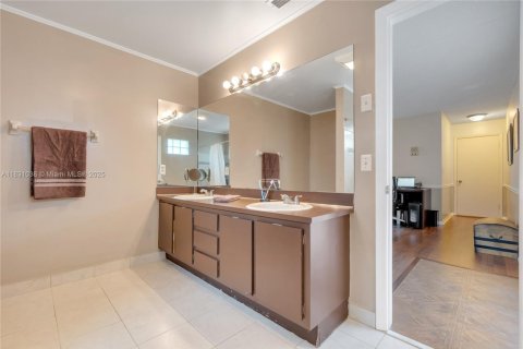 House in Lauderhill, Florida 3 bedrooms, 215.81 sq.m. № 1807103 - photo 18