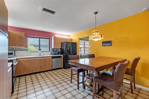 House in Lauderhill, Florida 3 bedrooms, 215.81 sq.m. № 1807103 - photo 9
