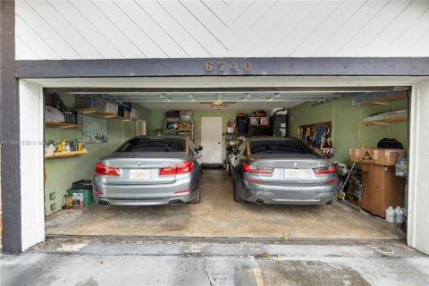 House in Lauderhill, Florida 3 bedrooms, 215.81 sq.m. № 1807103 - photo 27
