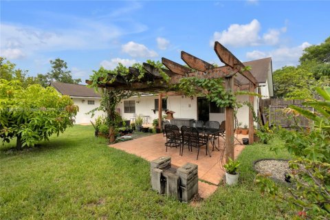 House in Lauderhill, Florida 3 bedrooms, 215.81 sq.m. № 1807103 - photo 29