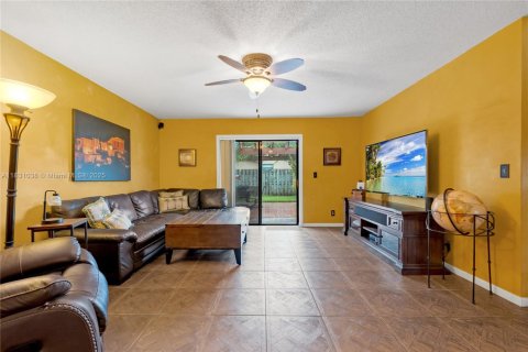 House in Lauderhill, Florida 3 bedrooms, 215.81 sq.m. № 1807103 - photo 12