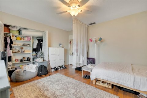 House in Lauderhill, Florida 3 bedrooms, 215.81 sq.m. № 1807103 - photo 23