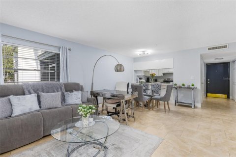 Copropriété à vendre à Orlando, Floride: 2 chambres, 96.06 m2 № 1885575 - photo 10