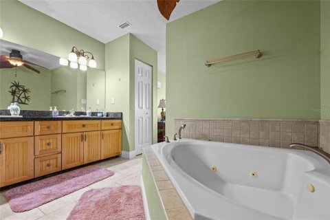 House in Keystone Heights, Florida 3 bedrooms, 164.25 sq.m. № 1885803 - photo 16