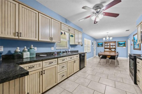 House in Keystone Heights, Florida 3 bedrooms, 164.25 sq.m. № 1885803 - photo 7