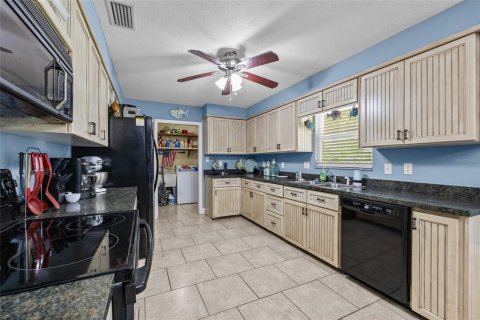 House in Keystone Heights, Florida 3 bedrooms, 164.25 sq.m. № 1885803 - photo 8