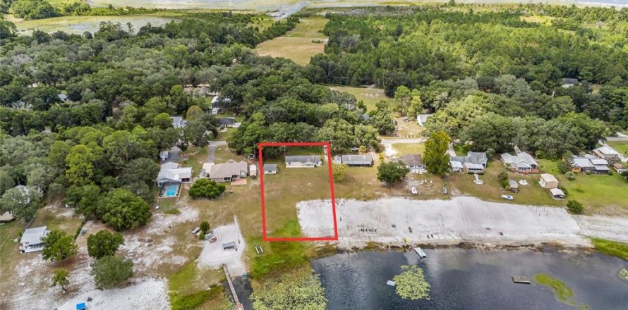 House in Keystone Heights, Florida 3 bedrooms, 164.25 sq.m. № 1885803