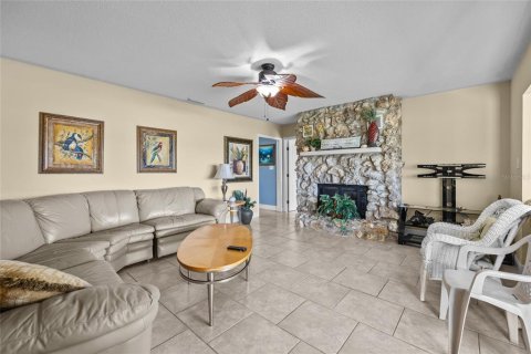 House in Keystone Heights, Florida 3 bedrooms, 164.25 sq.m. № 1885803 - photo 10