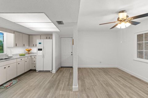 House in Crystal River, Florida 3 bedrooms, 137.31 sq.m. № 1819486 - photo 13