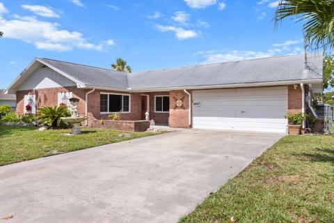 House in Crystal River, Florida 3 bedrooms, 137.31 sq.m. № 1819486 - photo 2
