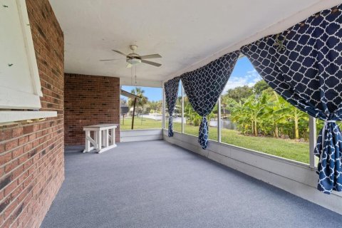House in Crystal River, Florida 3 bedrooms, 137.31 sq.m. № 1819486 - photo 30