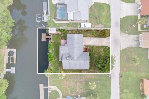 House in Crystal River, Florida 3 bedrooms, 137.31 sq.m. № 1819486 - photo 6