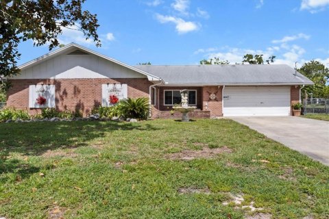 House in Crystal River, Florida 3 bedrooms, 137.31 sq.m. № 1819486 - photo 3