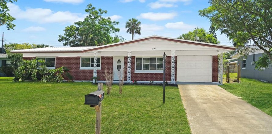 House in Daytona Beach, Florida 4 bedrooms, 137.59 sq.m. № 1755494