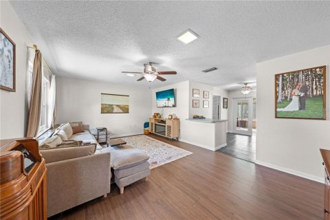 House in Deltona, Florida 3 bedrooms, 115.94 sq.m. № 2216348 - photo 6