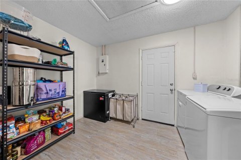 House in Deltona, Florida 3 bedrooms, 115.94 sq.m. № 2216348 - photo 13