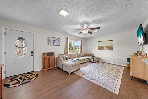 House in Deltona, Florida 3 bedrooms, 115.94 sq.m. № 2216348 - photo 7